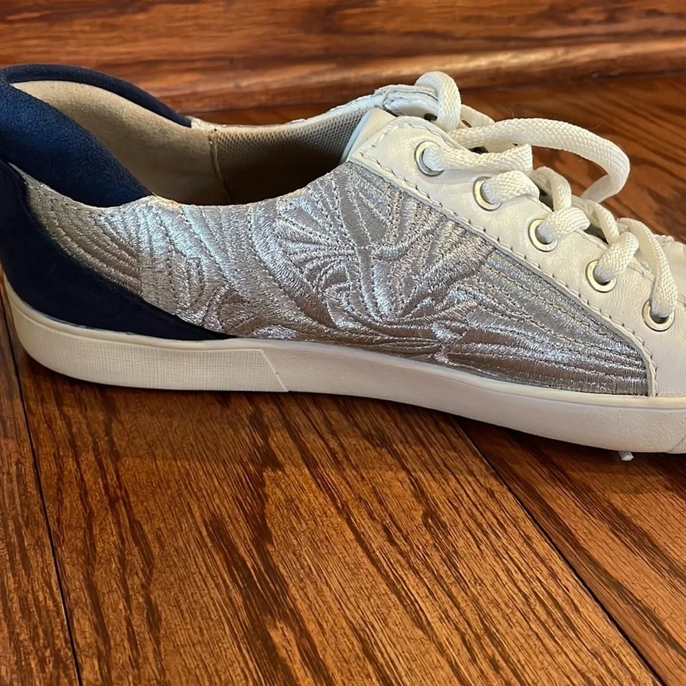 Naturalizer women’s MORRISON 4 sneaker suede heel metallic embroidered size 9.5W